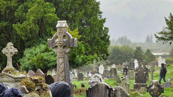 Das keltische Kreuz findet sich auf vielen Friedhöfen.