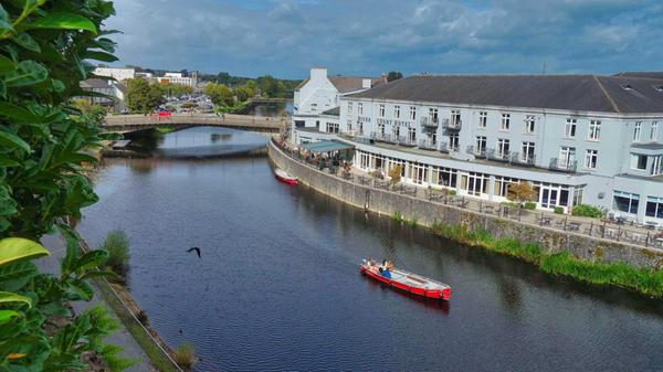 Der Fluss Nore trennt Kilkenny in zwei Hälften.