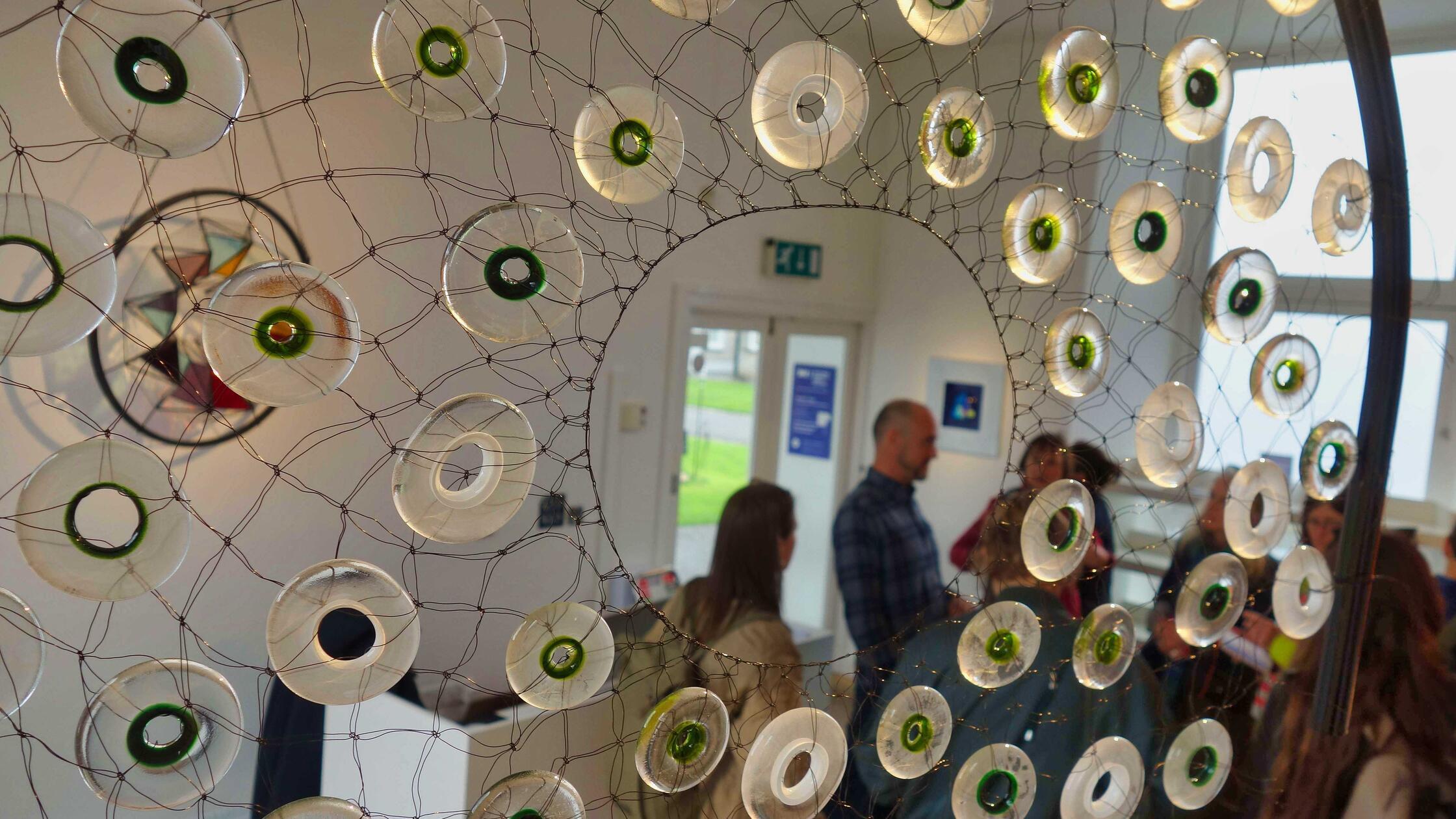 In der „National Design & Craft Gallery“ in Kilkenny werden Wechselausstellungen gezeigt. In der zweiten Jahreshälfte 2026 war eine Ausstellung mit Glaskunst zu sehen.