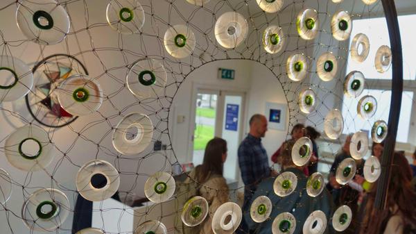 In der „National Design & Craft Gallery“ in Kilkenny werden Wechselausstellungen gezeigt. In der zweiten Jahreshälfte 2026 war eine Ausstellung mit Glaskunst zu sehen.