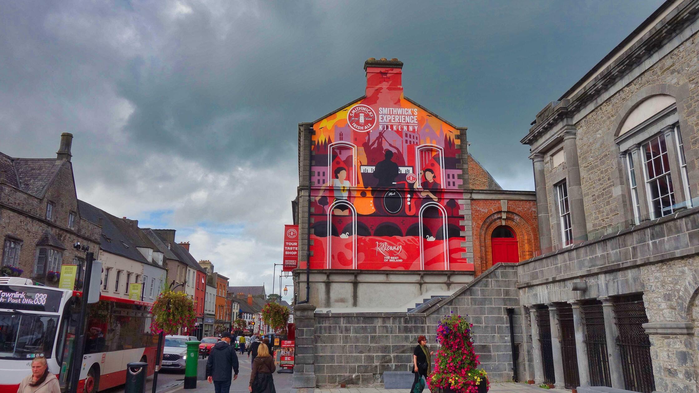 Aus Kilkenny kam früher auch ein gleichnamiges Bier. In der "Smithwick’s Experience“ kann man die alte Braukunst nacherleben.