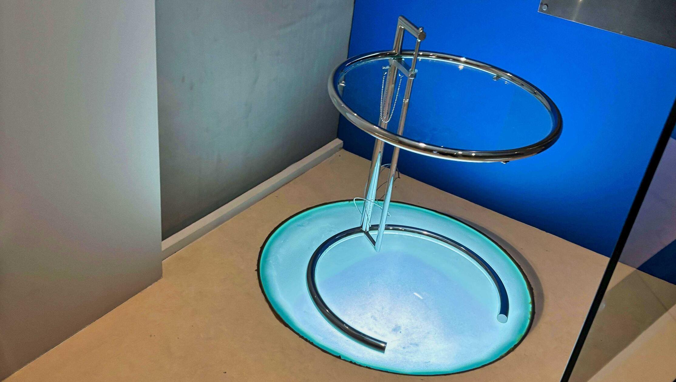 Das bekannteste Designstück von Eileen Gray ist der Tisch E.1027, der bis heute gebaut wird.