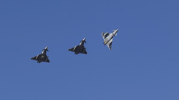 Die Übung hat das Ziel, die Zusammenarbeit mit zivilen Einrichtungen zu stärken und die Verteidigungsfähigkeit im Bündnisfall realitätsnah zu proben. Es sollen Starts und Landungen mit insgesamt drei militärischen Eurofighter-Kampfflugzeugen geübt werden.