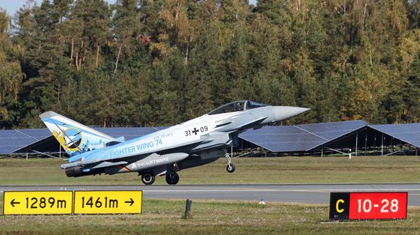 Die startenden Eurofighter sollen den Freizeit-Flugverkehr nicht einschränken. Reisende müssen sich laut dem Flughafen-Chef keine Gedanken machen.
