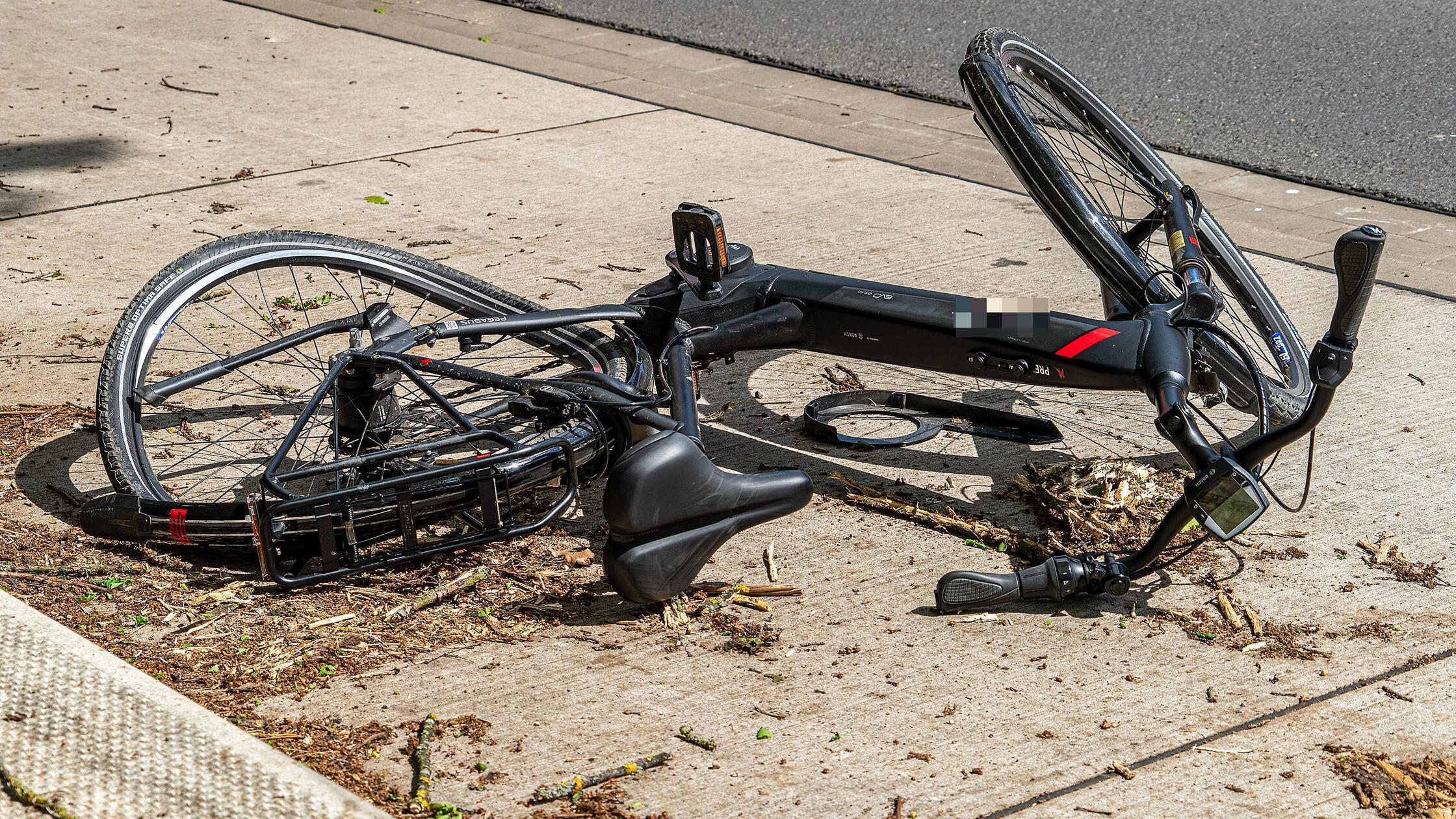 „Fette Sau“: Vier Mädchen stoßen 12-Jährige in Gunzenhausen vom E-Bike und ...