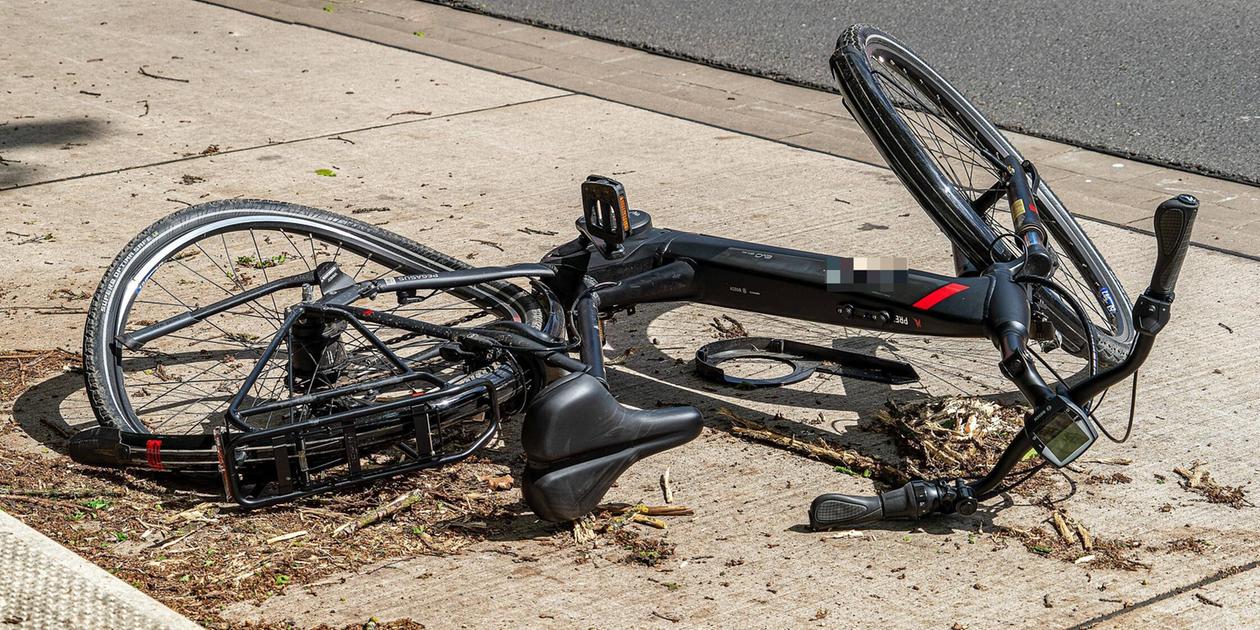 „Fette Sau“: Vier Mädchen stoßen 12-Jährige in Gunzenhausen vom E-Bike und ...