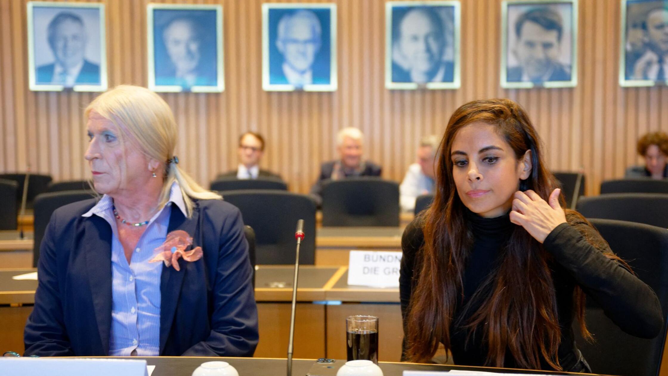 Die Journalistin Georgine Kellermann (l) und die S