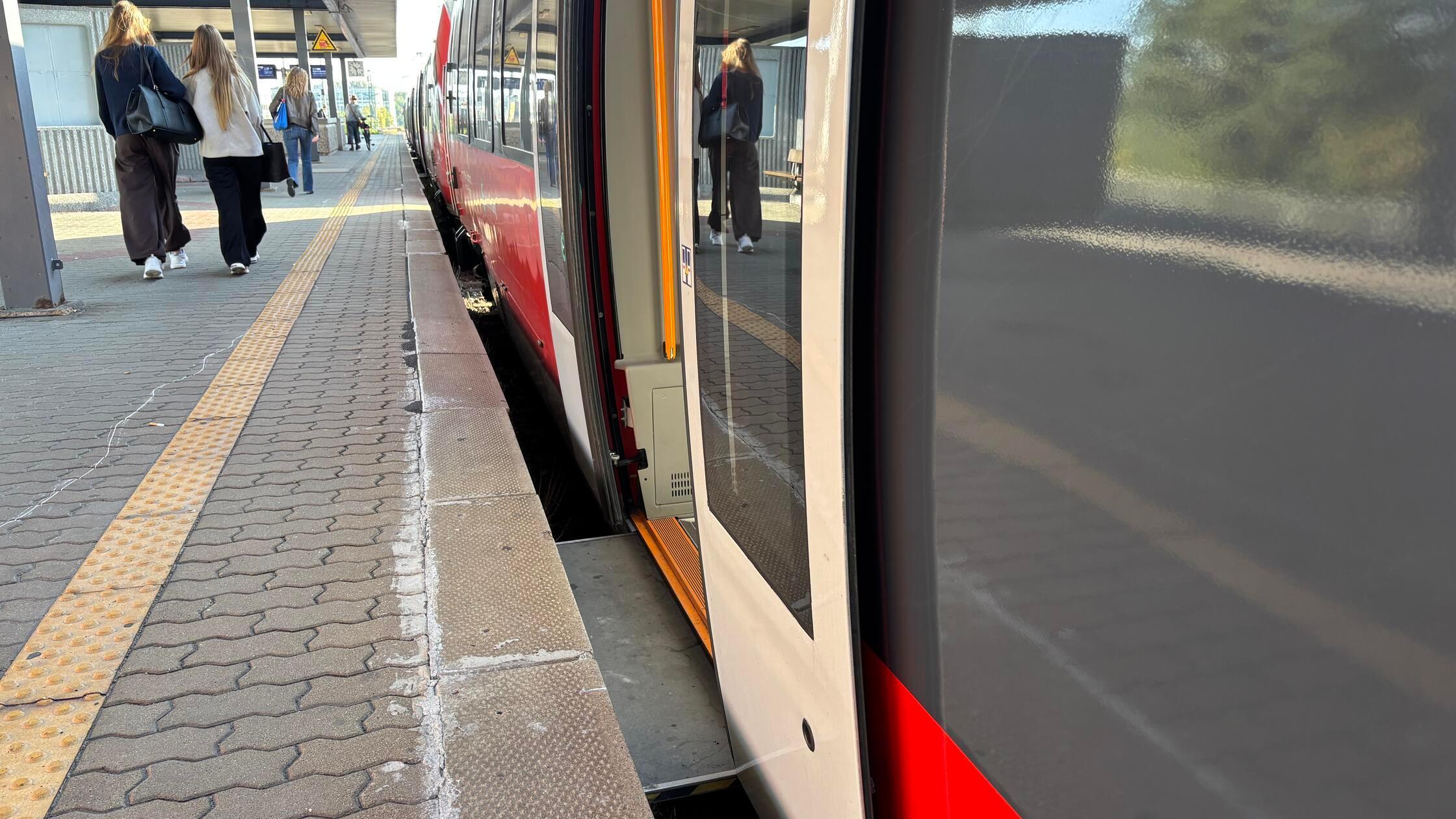 Accessible train stations: Often, crucial centimeters are still missing on ...