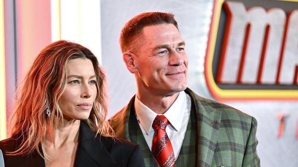 Jessica Biel (l) und John Cena nehmen an der Premi