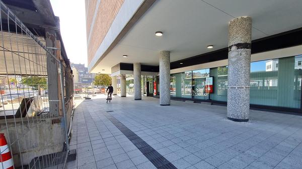 Das Ziel der Sanierungsmaßnahmen ist ein "offenes Stadtquartier". Neben dem Ämterzentrum sind bereits 2025/2026 mehrere Geschäfte und Filialen eingezogen. Zuletzt hat sich die Sparkasse in "The Q" an der Fürther Straße niedergelassen. Auch 385 Wohnungen sollen entstehen. In die ersten wird man wohl ab 2028 einziehen können. Insgesamt wird das Projekt über 700 Millionen Euro kosten.