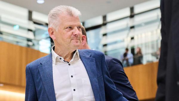 Stefan Politze (l), Fraktionsvorsitzender der SPD