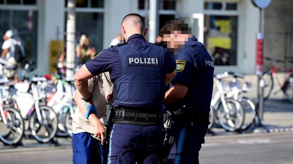 Polizei Nelson-Mandela-Platz