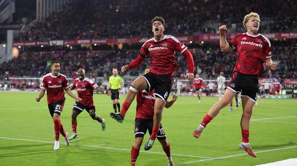 Binnen elf Minuten hatte der FCN den Zwei-Tore-Rückstand in eine 3:2-Führung verwandelt.