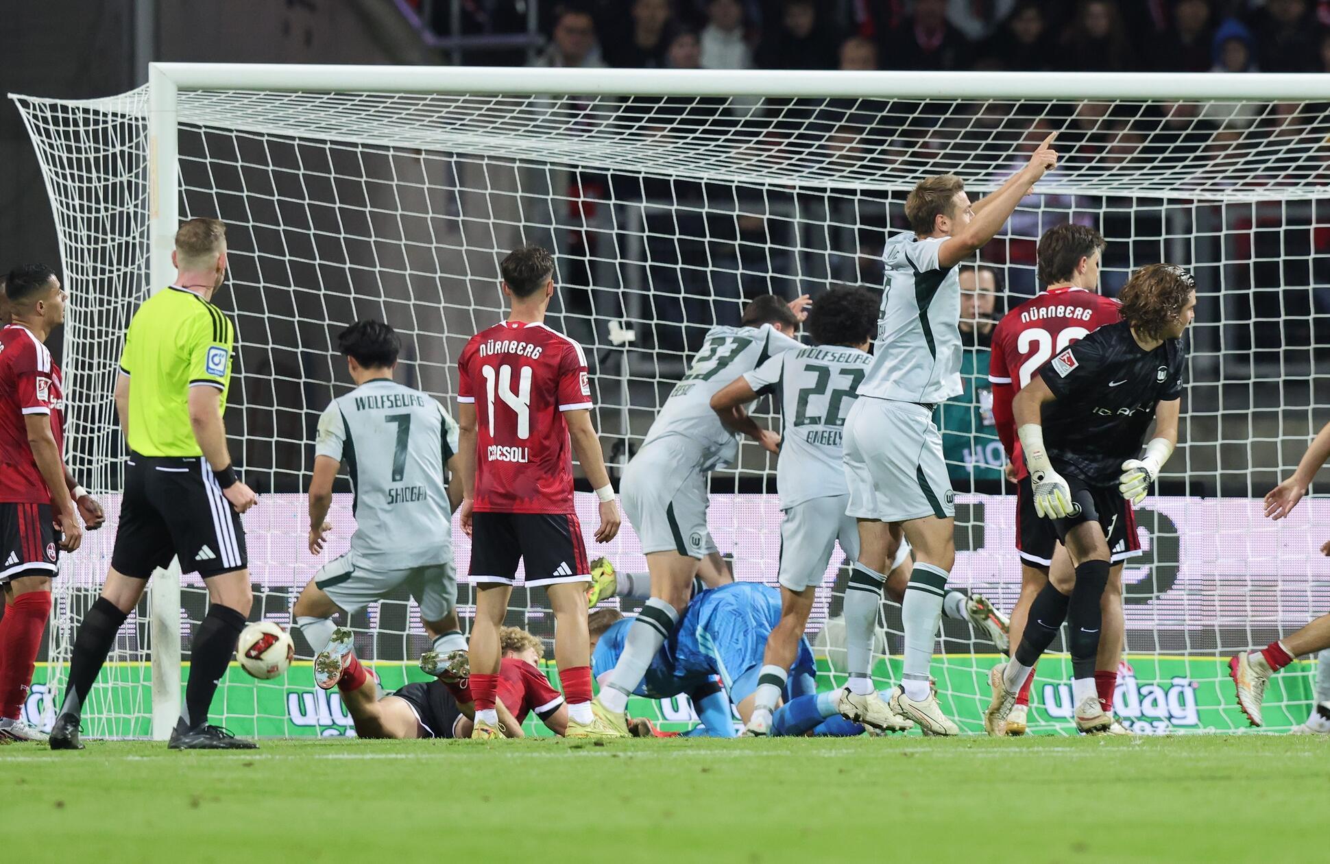 Doch der späte Nackenschlag war nur der Beginn einer völlig verrückten Nachspielzeit. 