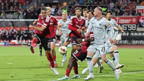 Auch der Club bewies nämlich, dass er Last-Minute-Tore kann. Der eingewechselte Masouras traf per Direktabnahme zum viel umjubelten 4:3 (90.+7).