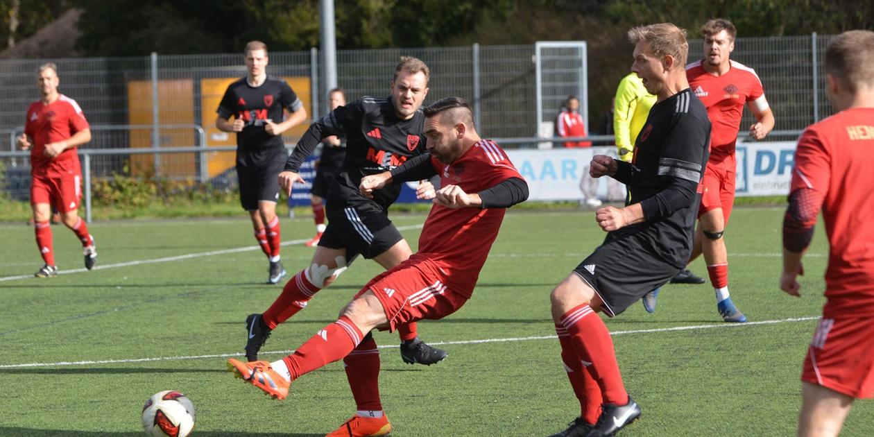 Two assists, two goals: Fabian Wunderlich makes TSV Burgthann celebrate.