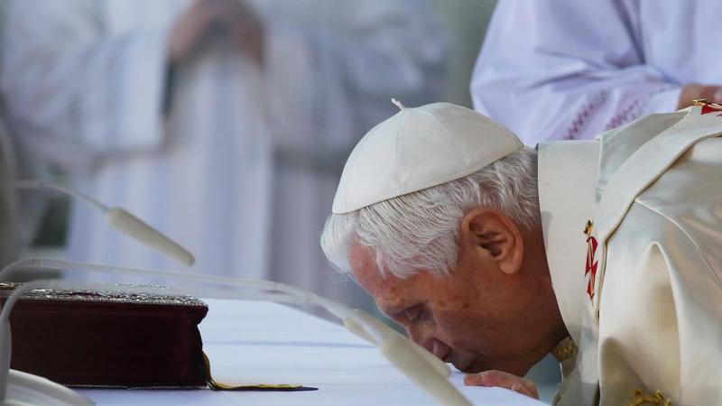 Vor 28 000 Gläubigen hat Papst Benedikt XVI. die Messe in Erfurt gefeiert.