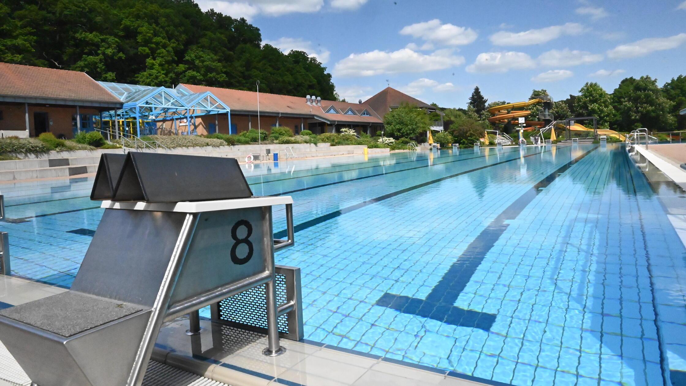 Tiny creatures caused a stir at the Limes forest pool - | yet more bathers ...