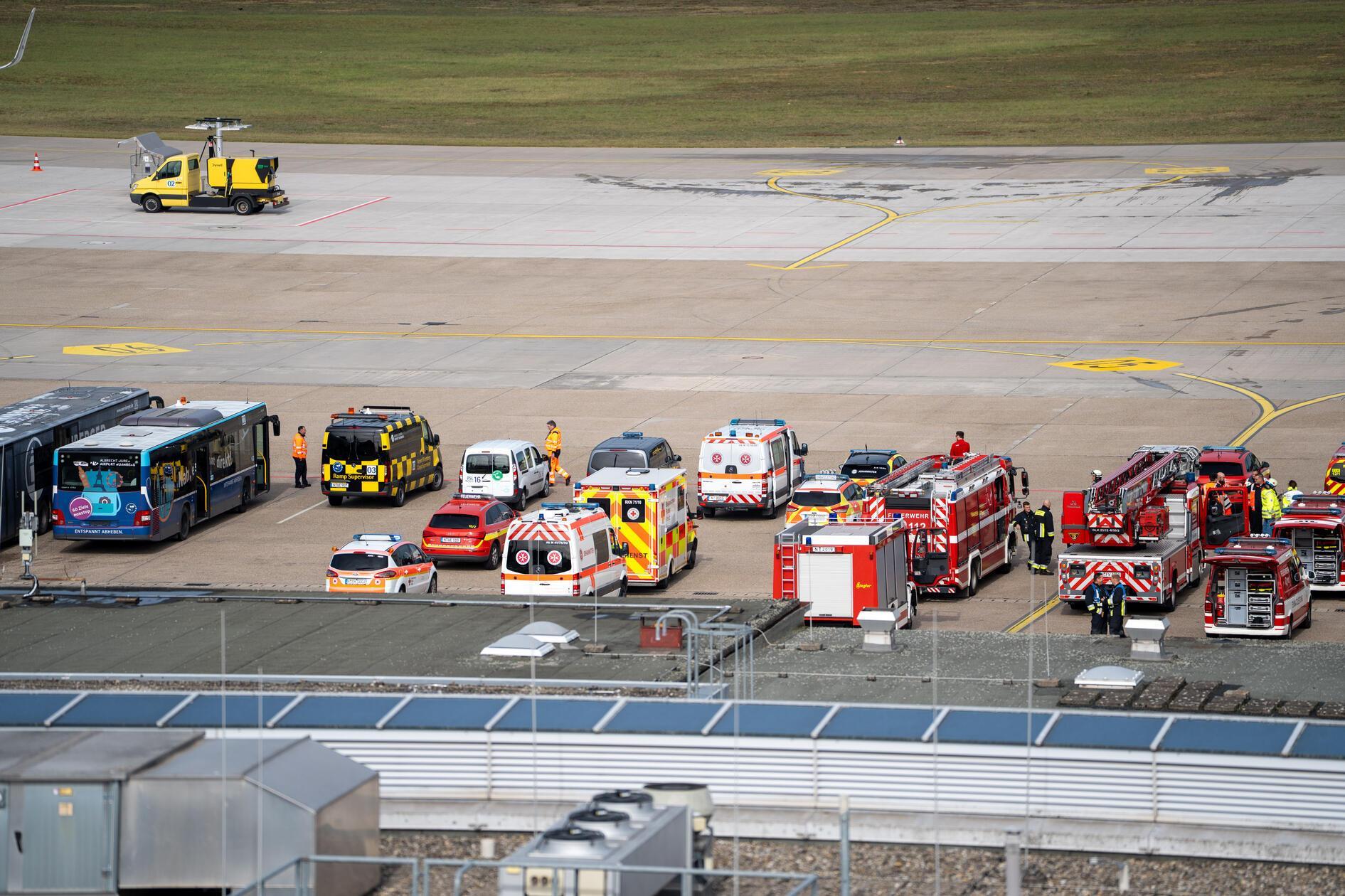 Unabhängig von dem Entführungsalarm war der Flugverkehr am Nürnberger Flughafen bereits in der Nacht beeinträchtigt worden. Drei Piloten hatten beim Start oder bei der Landung unabhängig voneinander ein Objekt gemeldet, bei dem es sich möglicherweise um eine Drohne gehandelt haben könnte.