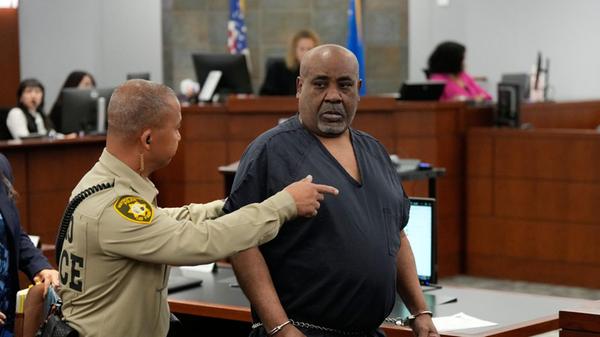 Duane Davis (r) erscheint in Las Vegas zu einer An