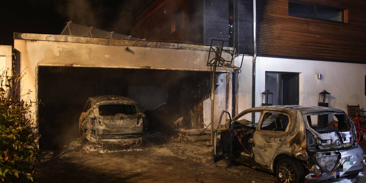 Major operation in Sachsen near Ansbach: Fire spreads from carport to ...