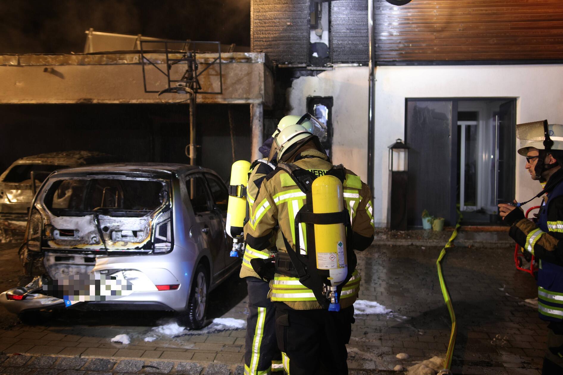 Nach derzeitigem Stand gibt es keine konkreten Hinweise auf vorsätzliche Brandstiftung. Beamte des Kriminaldauerdienstes Mittelfranken nahmen vor Ort die ersten kriminalpolizeilichen Maßnahmen vor. 