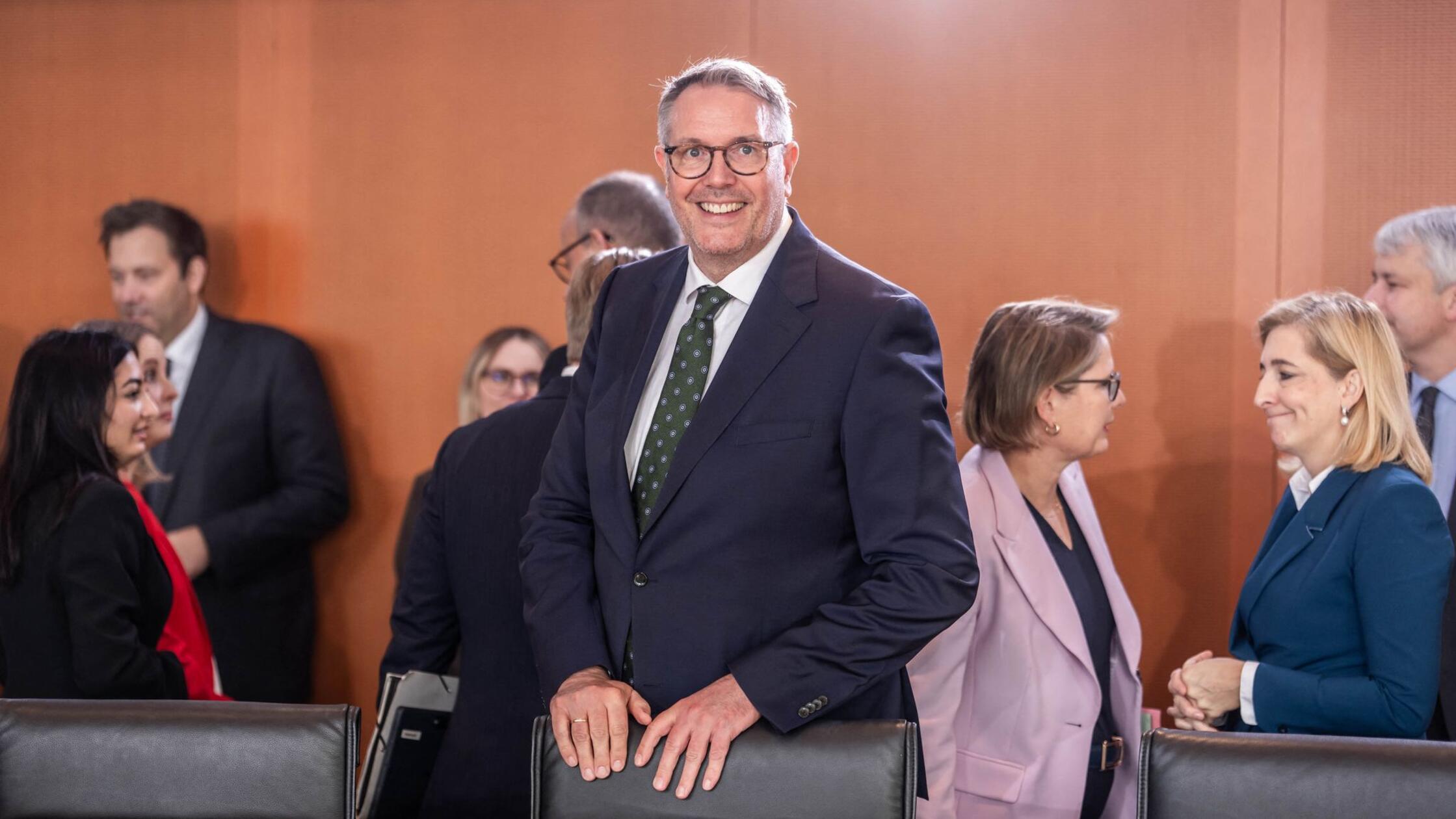 Bas-Nachfolger Schweitzer im Bundestag vereidigt