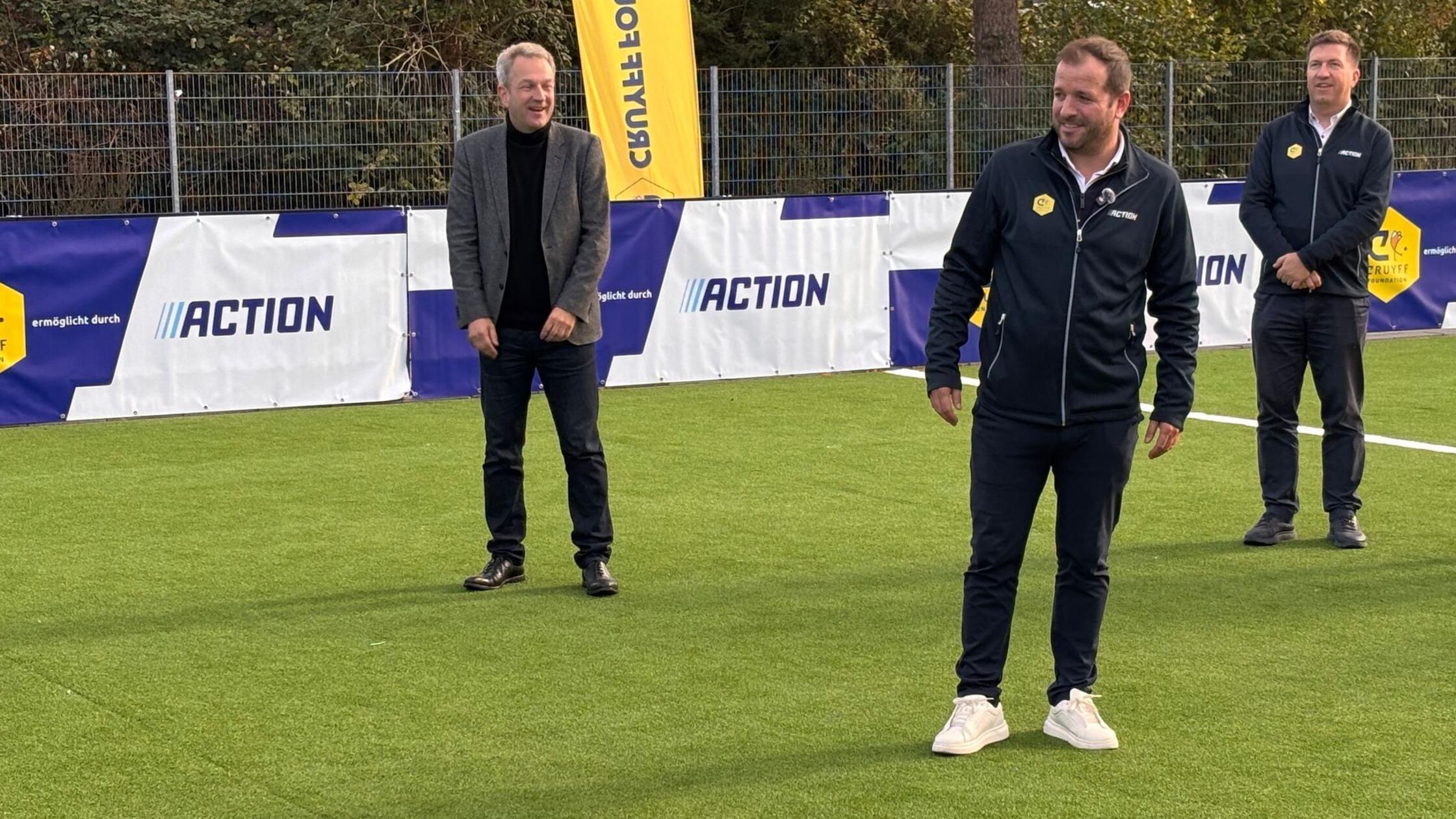Van der Vaart mildert Kritik an Ajax-Profi Julian Brandt ab