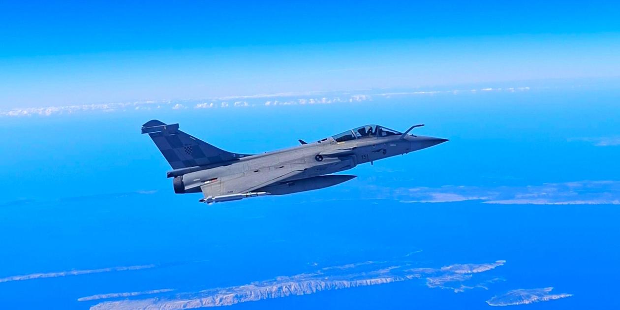 Fighter jets suddenly appeared: This is how passengers experienced the ...