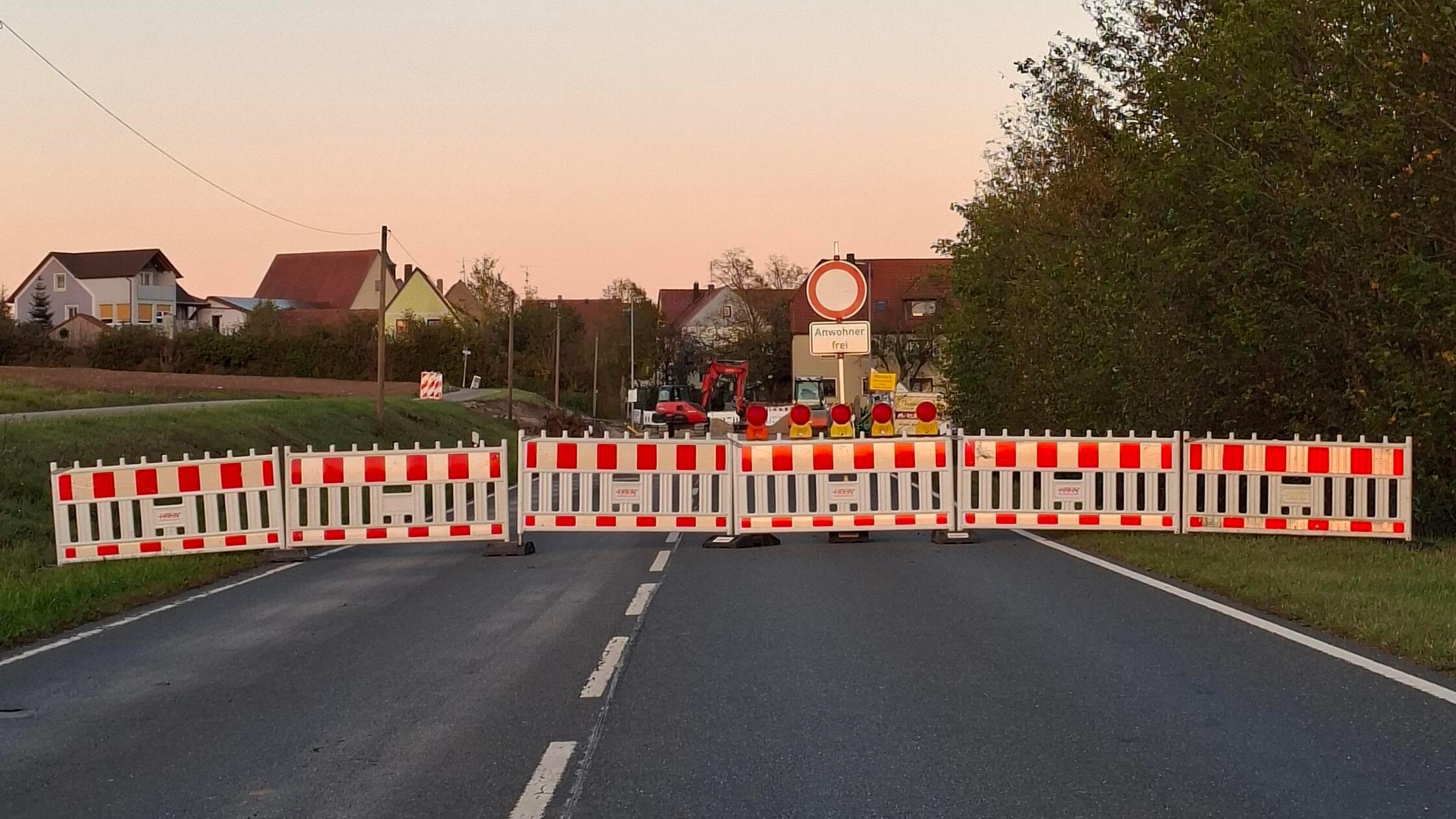 40-Tonner „brettern durchs Dorf“: Bürgermeister üben Kritik an Sperrung ...