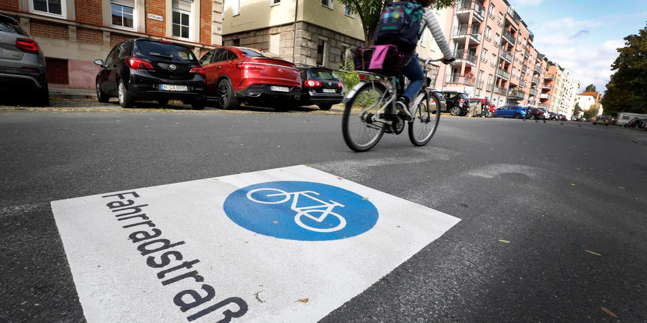 Concern about bike path construction due to budget freeze in Nuremberg: ...