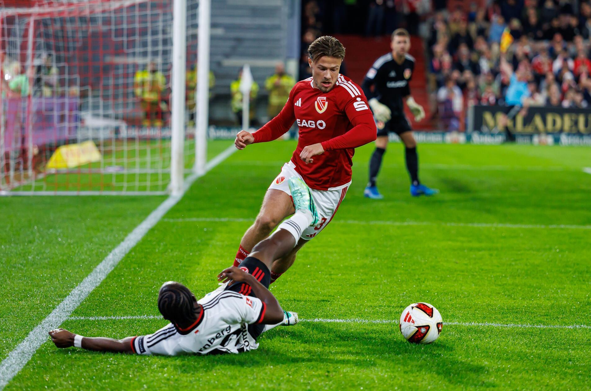 16.10.2026 --- Fussball --- Saison 2026 2027 --- 2. Fussball - Bundesliga --- 08. Spieltag: FC Energie Cottbus FCE - 1. FC Nürnberg FCN ( Club ) --- Foto: Sportfoto Zink / DaMa --- xdaxmax --- DFL regulations prohibit any use of photographs as image sequences and/or quasi-video - only for editorial use --- 

Mohamed Ali Zoma (23, 1. FC Nürnberg / FCN ) Henry Rorig (3, Energie Cottbus )