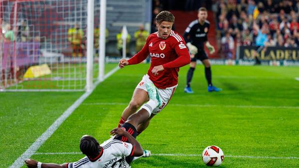 16.10.2026 --- Fussball --- Saison 2026 2027 --- 2. Fussball - Bundesliga --- 08. Spieltag: FC Energie Cottbus FCE - 1. FC Nürnberg FCN ( Club ) --- Foto: Sportfoto Zink / DaMa --- xdaxmax --- DFL regulations prohibit any use of photographs as image sequences and/or quasi-video - only for editorial use ---
Mohamed Ali Zoma (23, 1. FC Nürnberg / FCN ) Henry Rorig (3, Energie Cottbus )