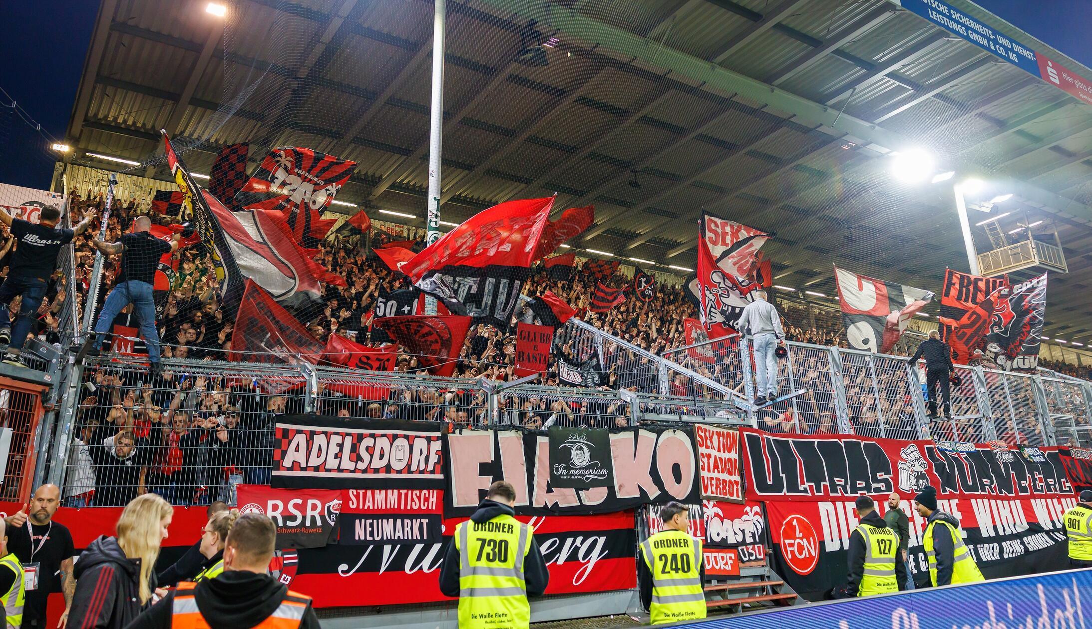 16.10.2026 --- Fussball --- Saison 2026 2027 --- 2. Fussball - Bundesliga --- 08. Spieltag: FC Energie Cottbus FCE - 1. FC Nürnberg FCN ( Club ) --- Foto: Sportfoto Zink / DaMa --- xdaxmax --- DFL regulations prohibit any use of photographs as image sequences and/or quasi-video - only for editorial use --- 

Clubfan / Clubfans / FCN-Fans / Fans im Gästeblock