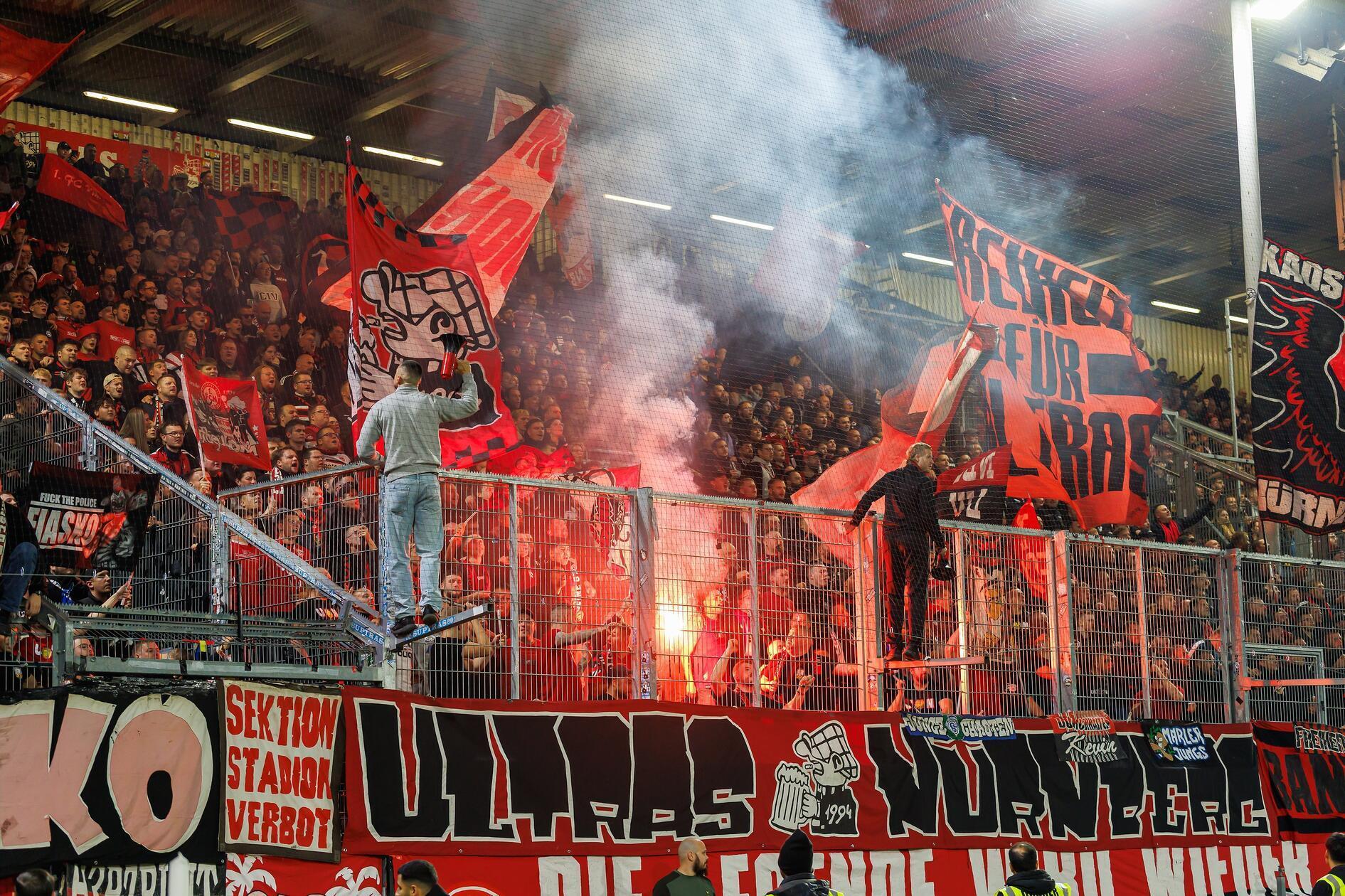 16.10.2026 --- Fussball --- Saison 2026 2027 --- 2. Fussball - Bundesliga --- 08. Spieltag: FC Energie Cottbus FCE - 1. FC Nürnberg FCN ( Club ) --- Foto: Sportfoto Zink / DaMa --- xdaxmax --- DFL regulations prohibit any use of photographs as image sequences and/or quasi-video - only for editorial use --- 

Pyrotechnik / Pyro / Bengalfackel / Bengalfackeln / Rauch der Clubfan / Clubfans / FCN-Fans / Fans im Gästeblock
