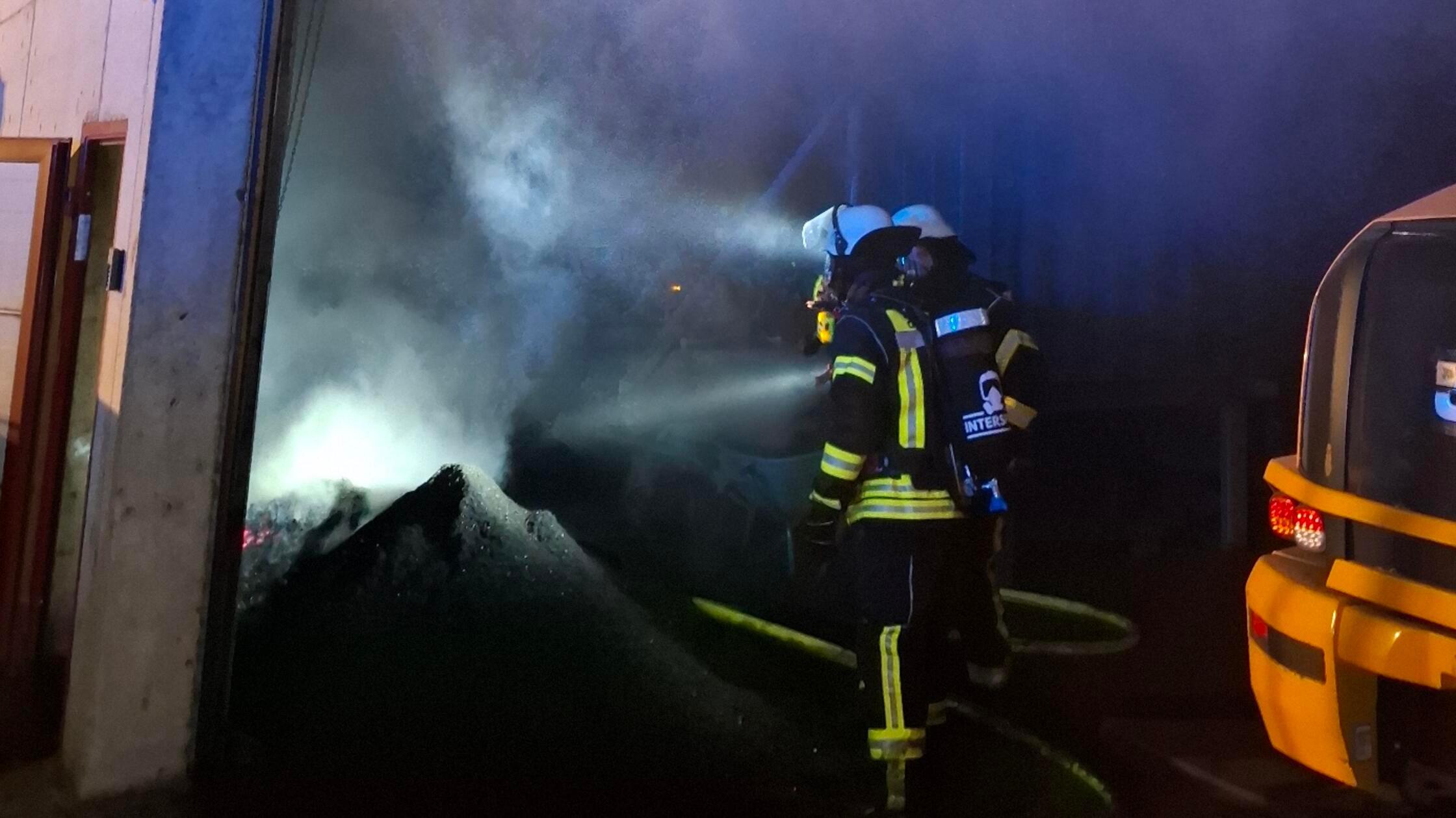 Fire in pyrolysis plant in Offenhausen: Firefighters on duty for hours