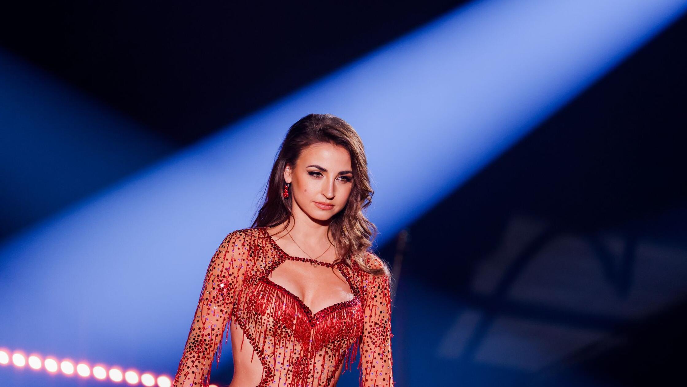 Ekaterina Leonova, Profitänzerin, steht in der RTL