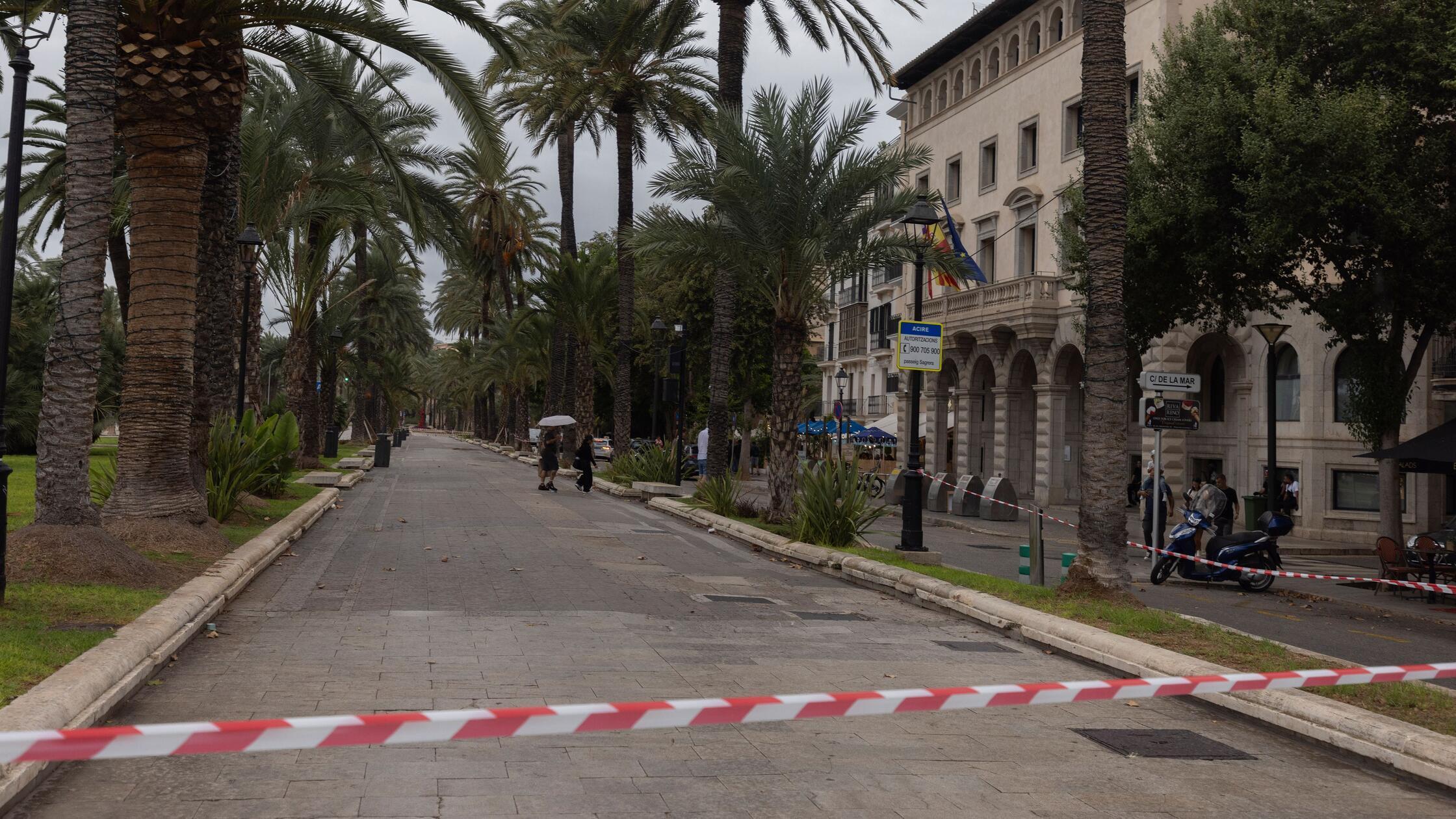 18.10.2026, Spanien, Palma: Die Polizei sperrt die