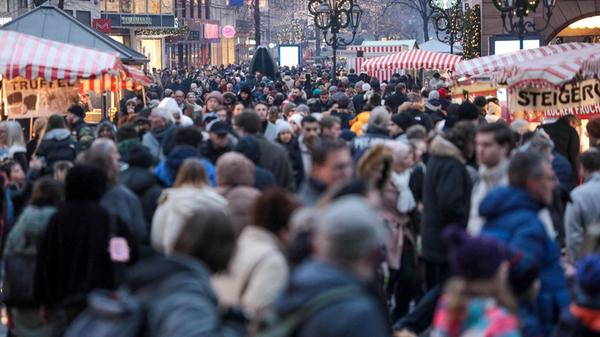 23.12.2024, Weihnachtseinkauf Innenstadt, Nürnberg