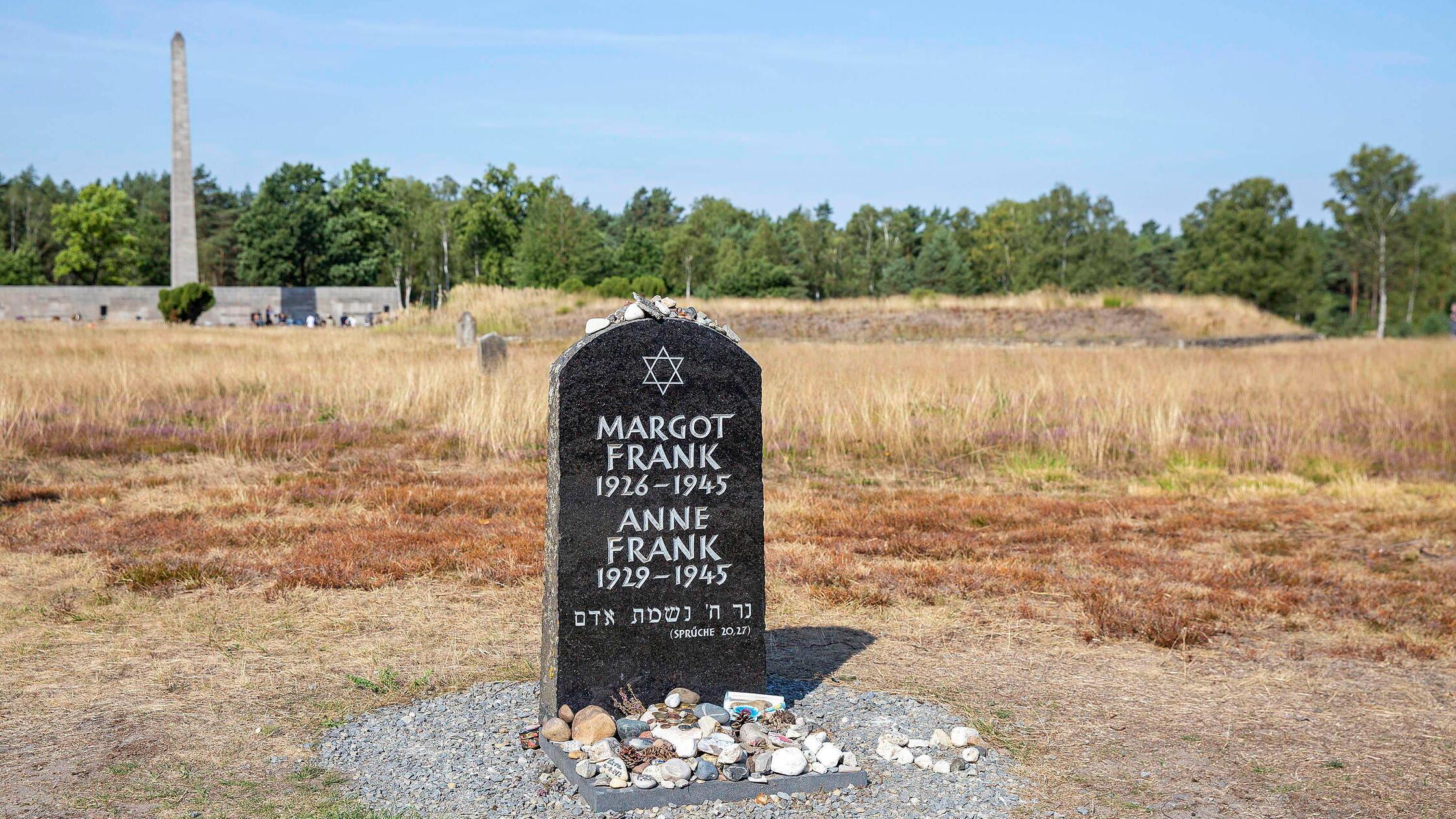 Gedenkstein fuer Margot Frank und Anne Frank im eh