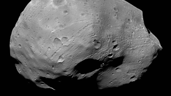Undatiertes Handout - mit 27 Kilometern ist Phobos