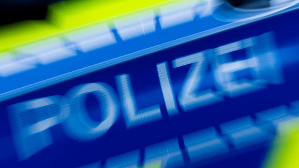 Ein Polizeiwagen im Einsatz. (zu dpa: «Angriff auf