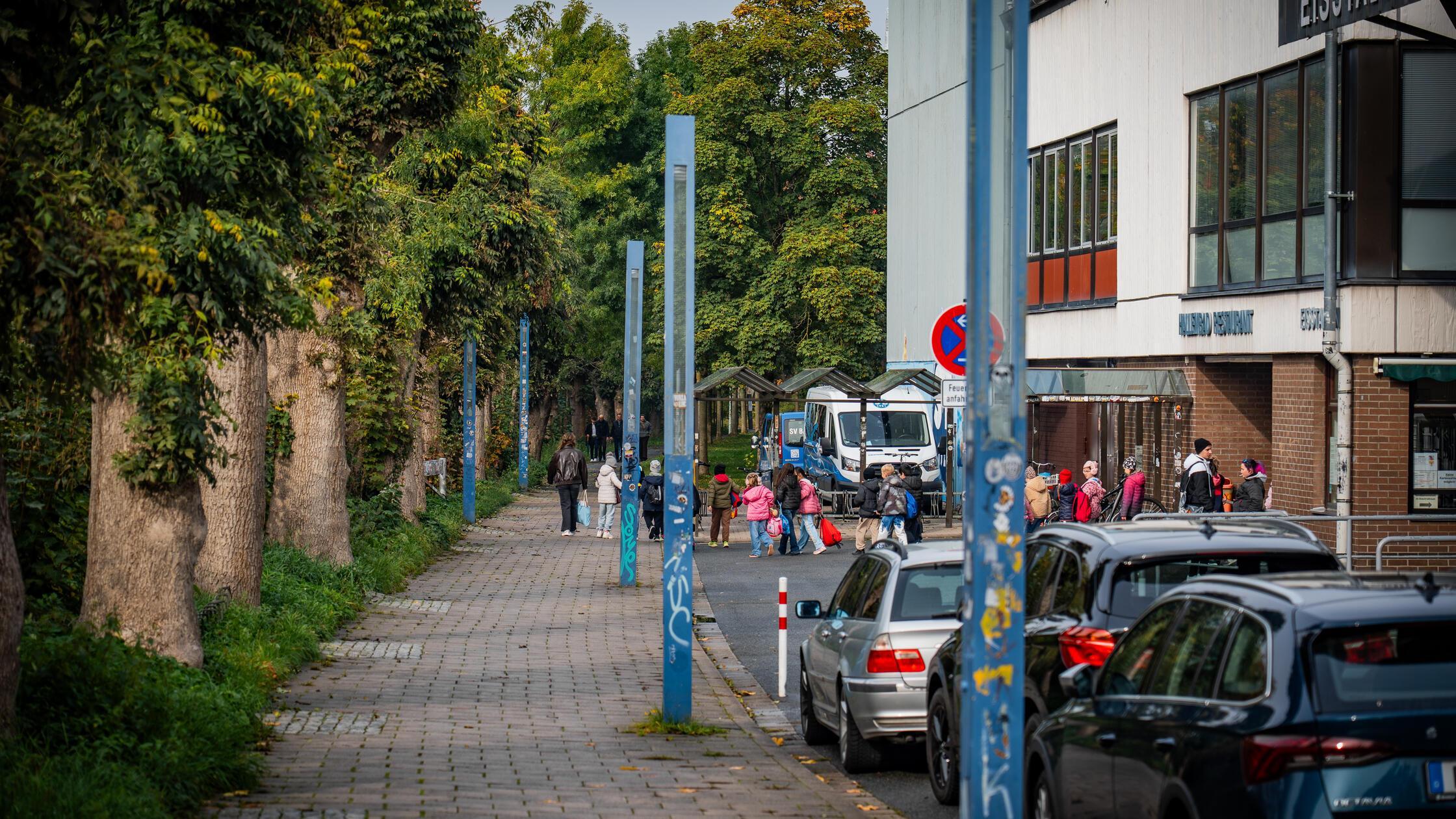 Ãœbergriff auf Kind an Hallenbad: Unbekannter pack
