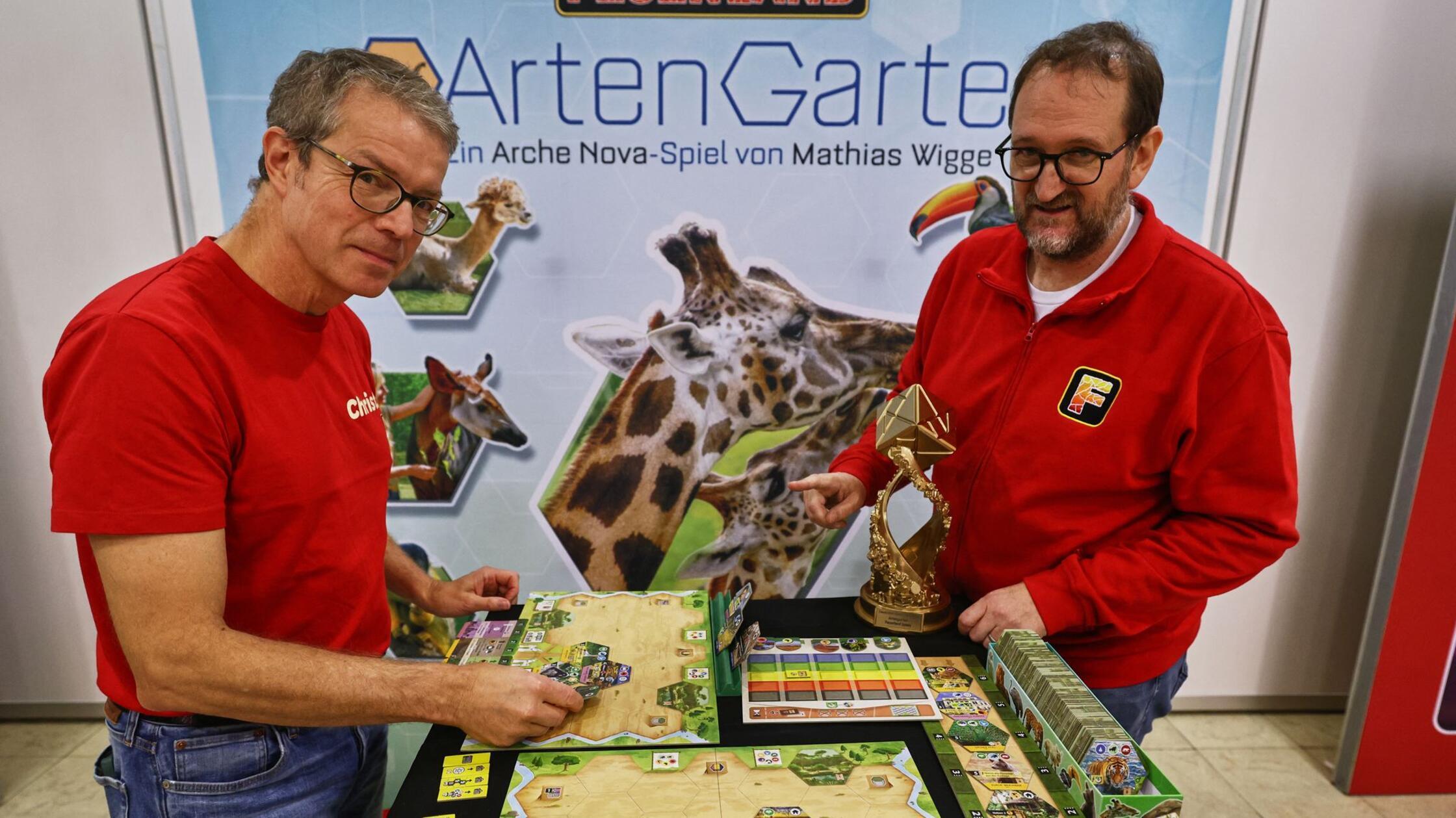 Die Spieleentwickler Christof Tisch (l) und Stepha