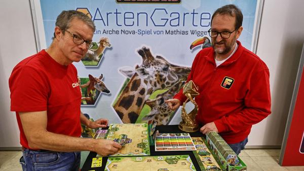 Die Spieleentwickler Christof Tisch (l) und Stepha