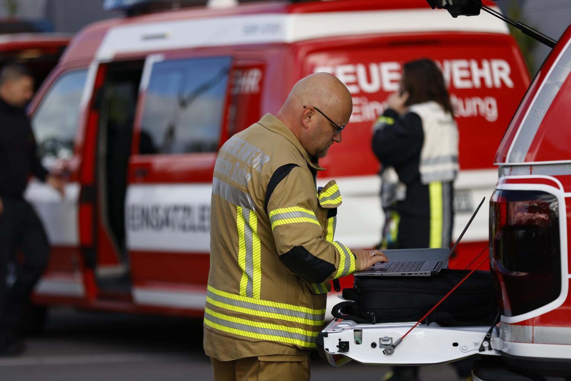 Die Stadt informiert darüber, dass ab 11.45 Uhr die Straßen im Bereich um den Bombenfund gesperrt werden. 