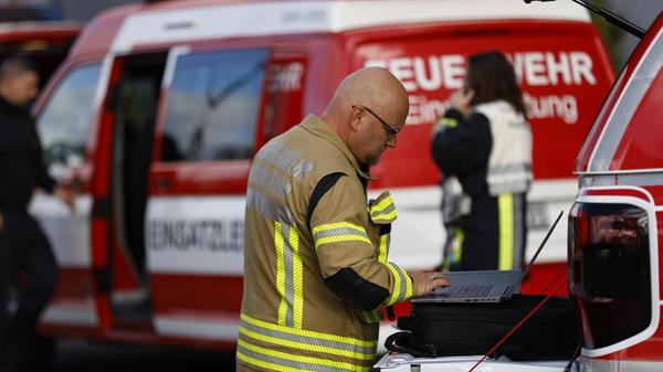 Die Stadt informiert darüber, dass ab 11.45 Uhr die Straßen im Bereich um den Bombenfund gesperrt werden.