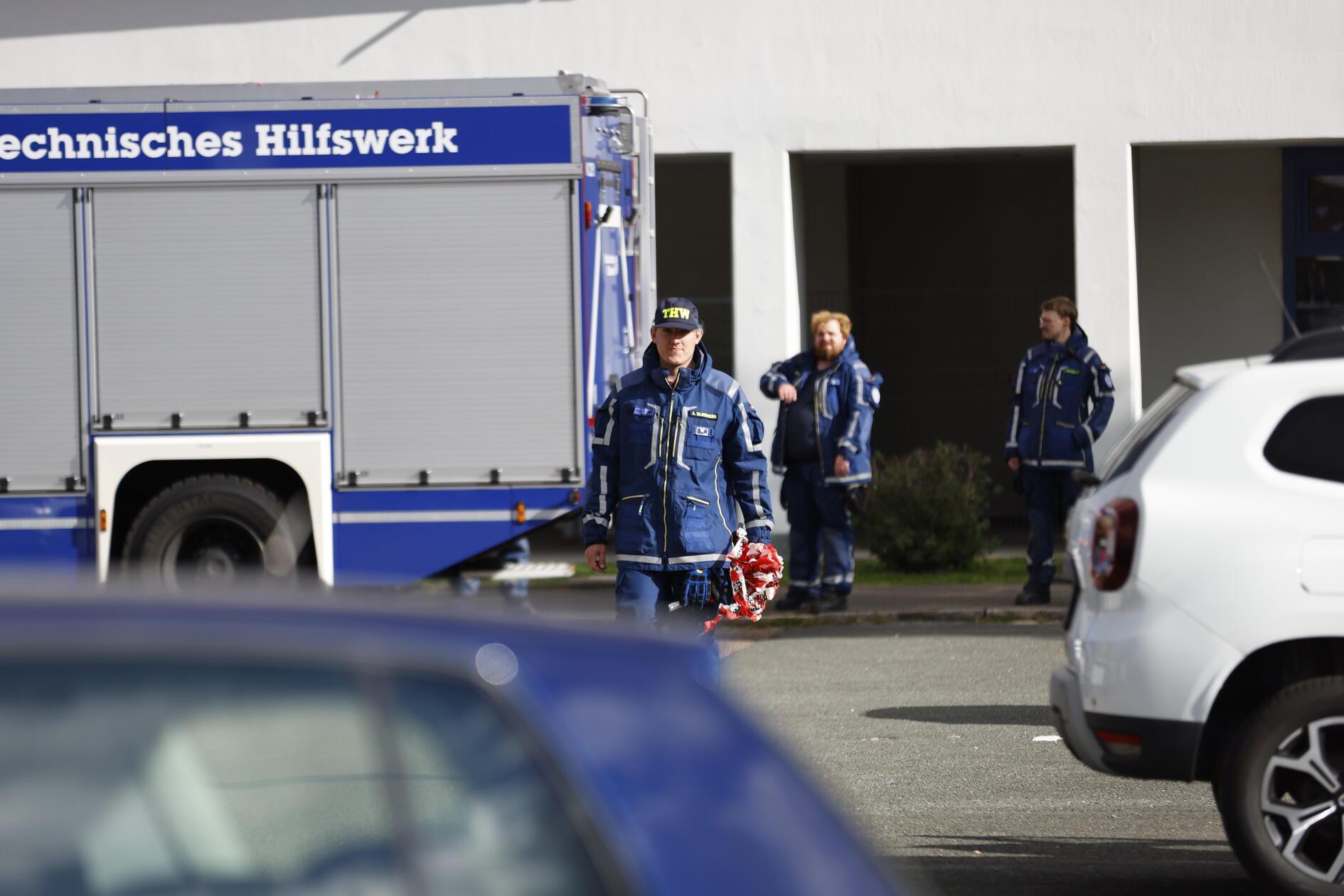 Eine besondere logistische Herausforderung stellt die Räumung einer Kindertagesstätte sowie des Seniorenheims in der Klenzestraße dar: Die rund 120 Bewohnerinnen und Bewohner, von denen viele auf liegende Transporte angewiesen sind, werden im Seniorenheim in der Herbartstraße untergebracht bzw. in andere Pflegeeinrichtungen verlegt. 