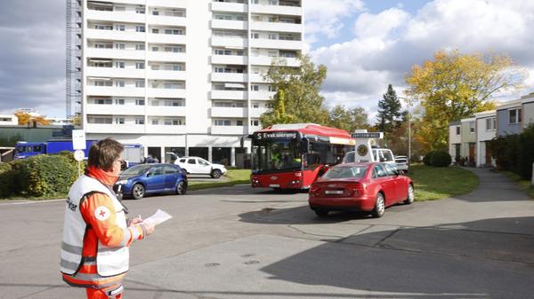 Gegen 13 Uhr hat die Evakuierung des Sperrgebiets offiziell begonnen. Nach dem Fund wurde Großalarm für die Schnelleinsatzgruppen der Hilfsorganisationen aus ganz Mittelfranken ausgelöst.