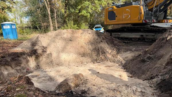 Blick auf den Fundort der Fliegerbombe auf einem Gelände nahe der Trierer Straße: Hier wurde die 225-Kilogramm-Fliegerbombe nahe der Oberfläche entdeckt.